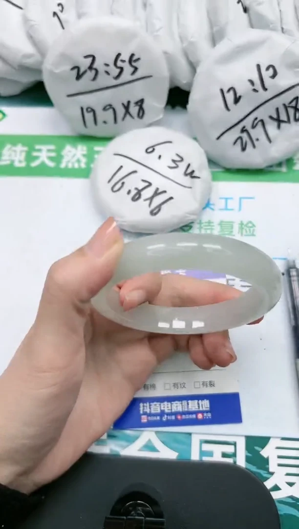【闪购商品】石英质玉手镯未镶嵌K327-64