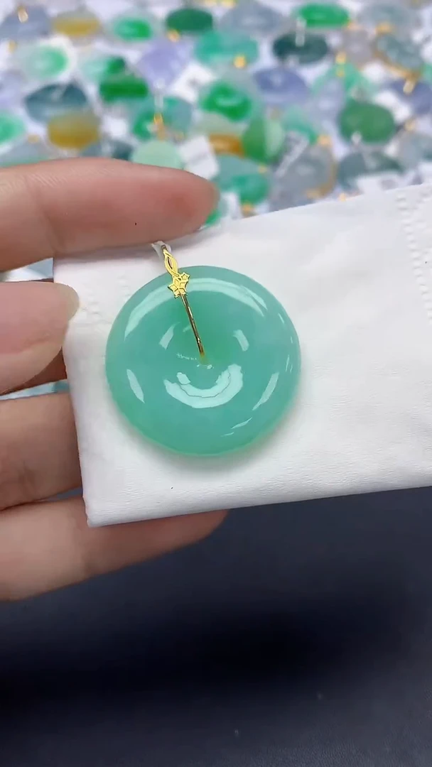 翡翠18K金镶嵌颈饰天然缅甸a货翡翠