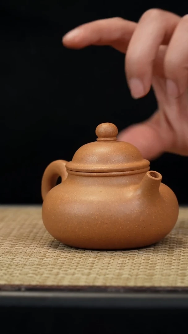 【闪购商品】紫砂茶壶黄降坡容天150c