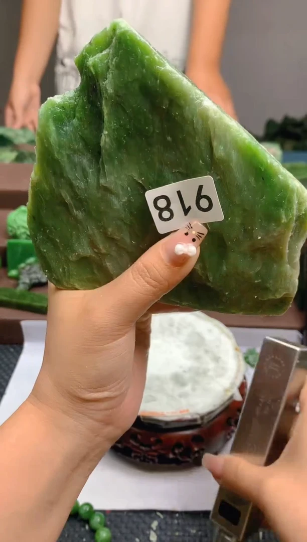 和田玉（碧玉）未镶嵌珠宝半成品1