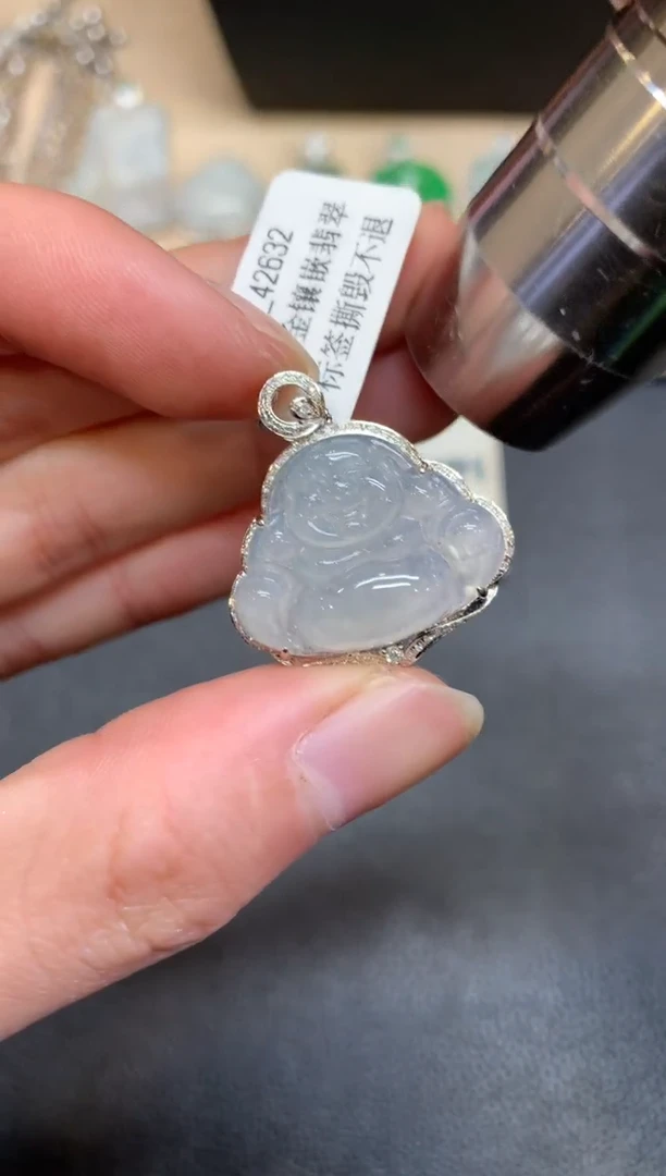 【闪购商品】翡翠颈饰18K金镶嵌佛公【无服务费】