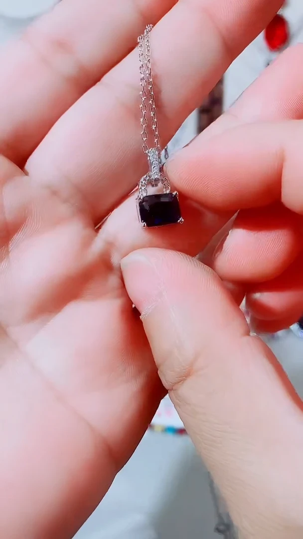 颈饰蓝宝石未镶嵌蓝宝石小锁吊坠