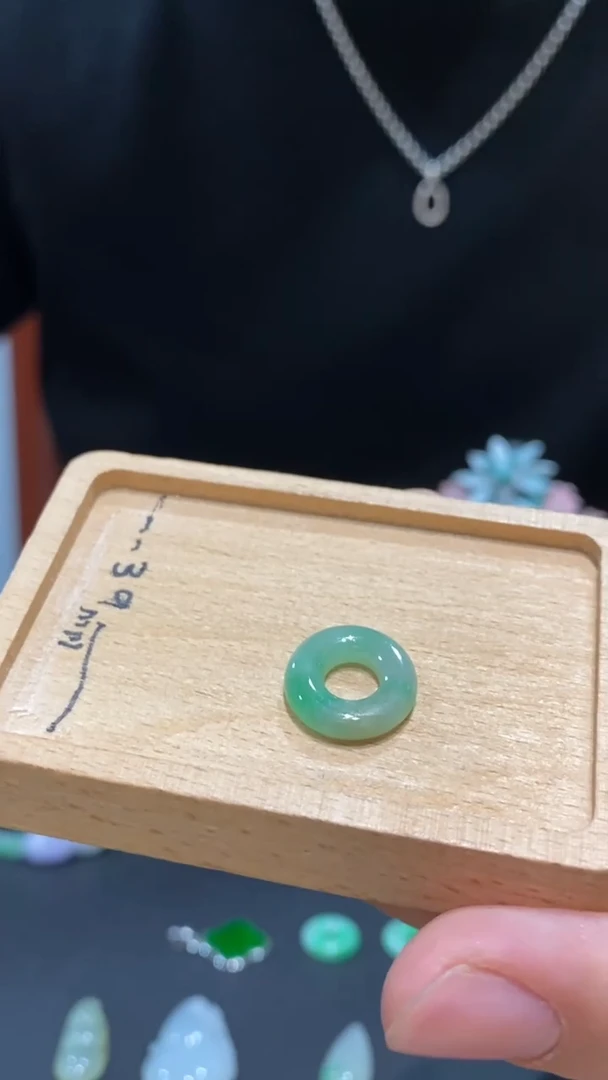 吊坠(不含链)未镶嵌翡翠阳绿甜甜圈
