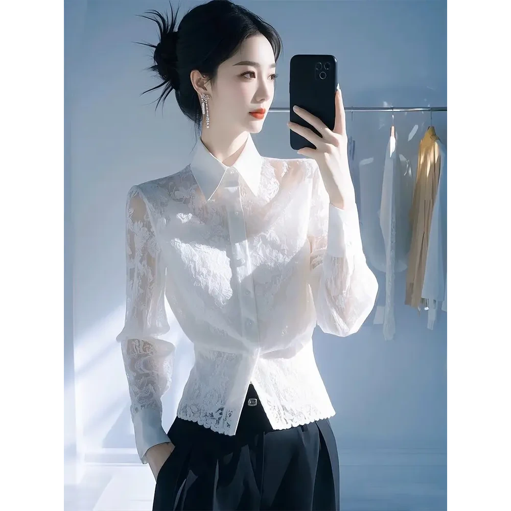 洋气高端白色长袖蕾丝衬衫女早春新款独特别致法式职业衬衣
