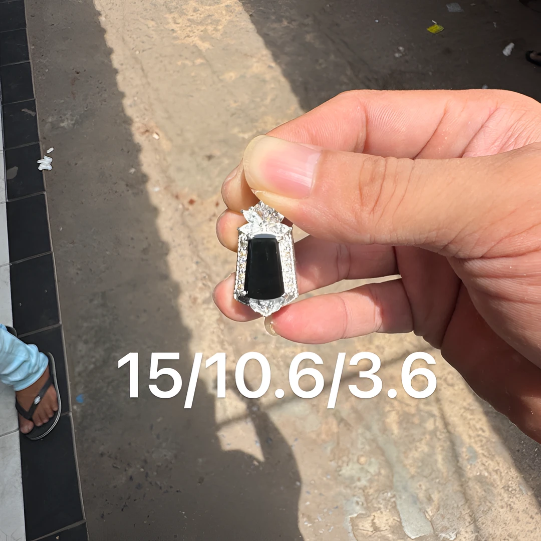 1008(小哪吒在源头)冰种翡翠墨翠无事牌黝黑铮亮饱满荧光足M40