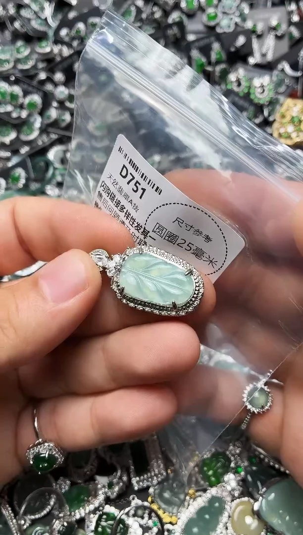 翡翠未镶嵌颈饰D751吊坠