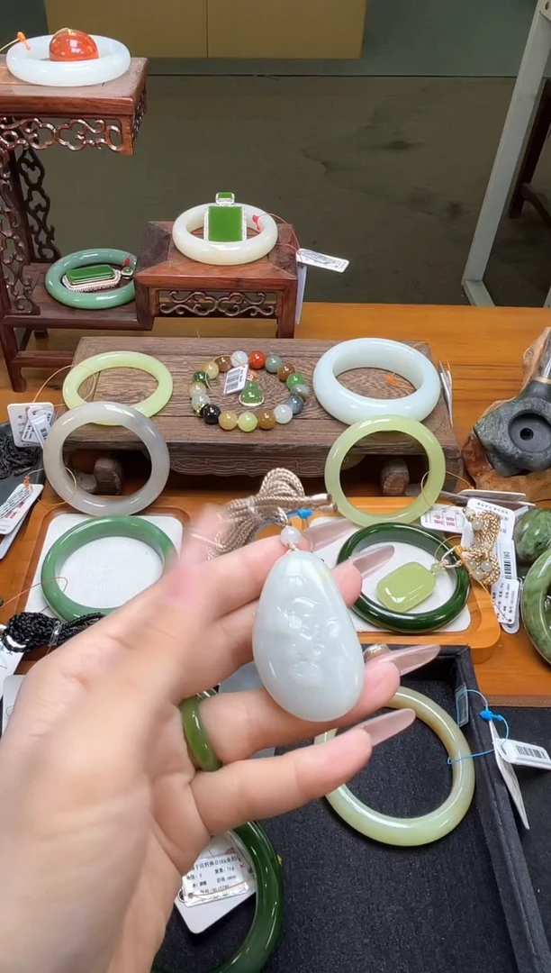 吊坠(不含链)未镶嵌和田玉新疆米达 随形花牌