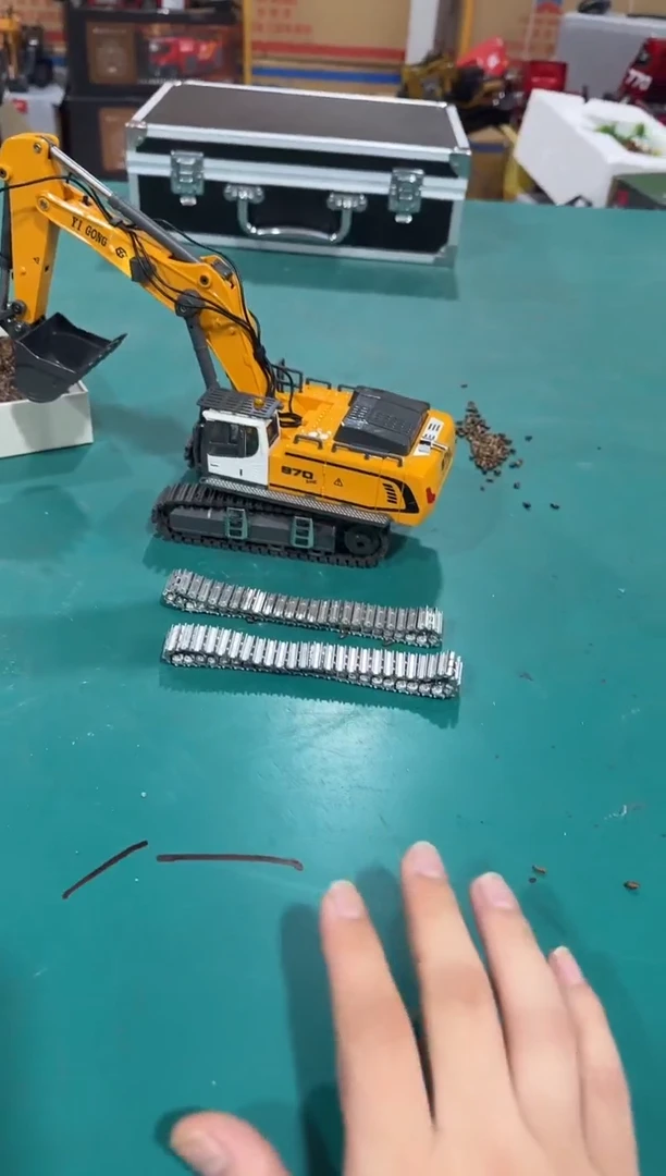 新粉福利亿工970挖机1：50双履带双电