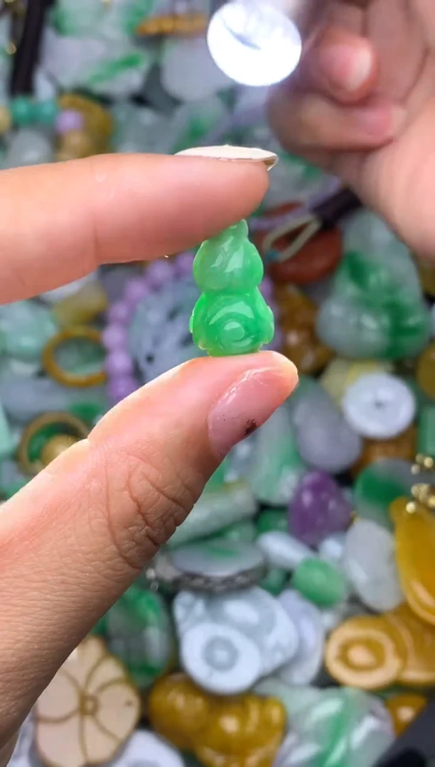 颈饰未镶嵌翡翠天然缅甸翡翠吊坠