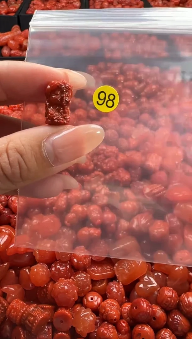 颈饰未镶嵌南红玛瑙1