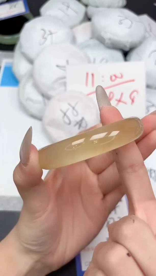 未镶嵌手镯石英质玉245-57.3