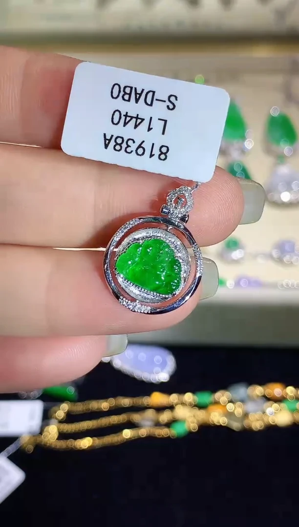 翡翠18K金镶嵌吊坠(不含链)L1440多样性发其一