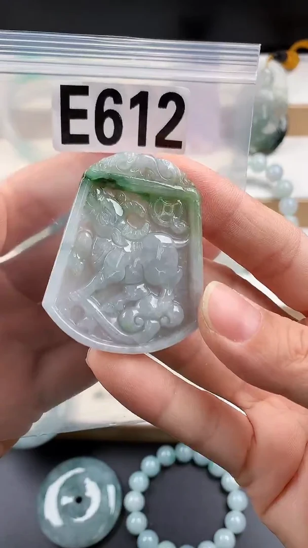 颈饰未镶嵌翡翠天然翡翠吊坠挂件