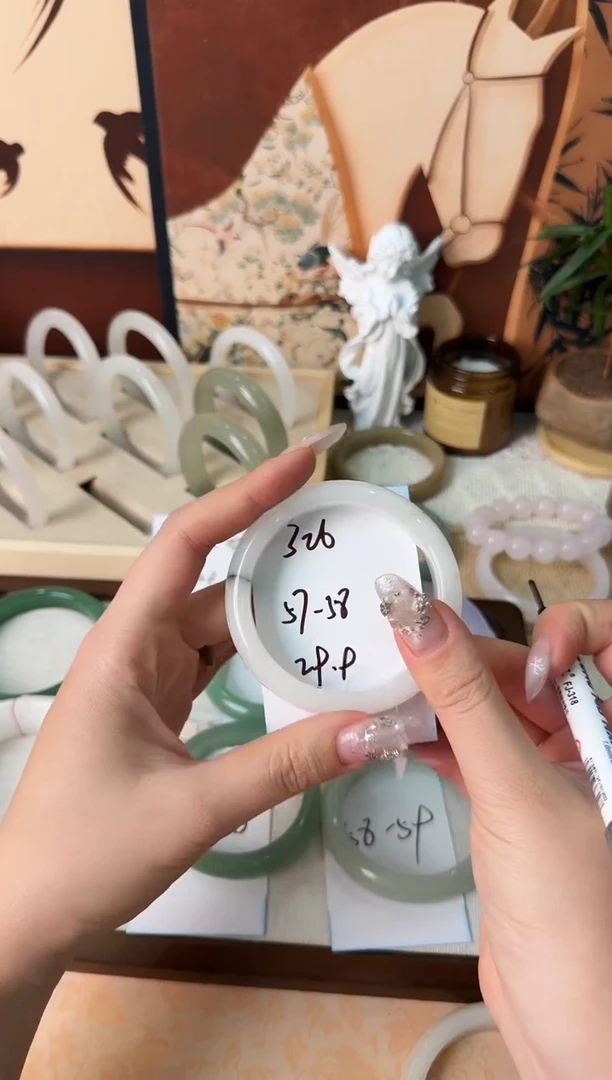 未镶嵌手镯石英质玉326