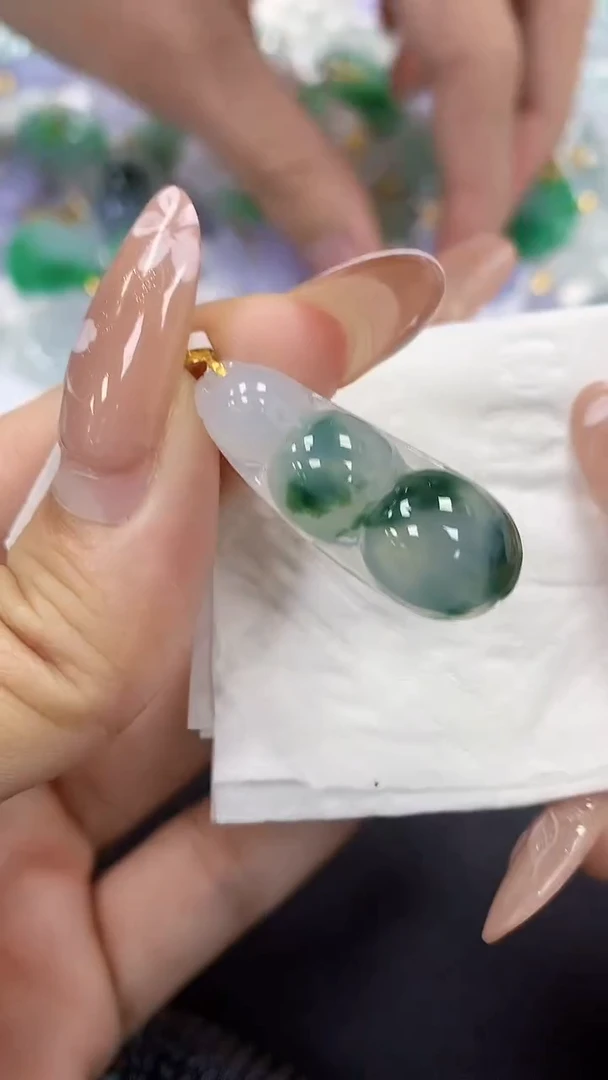 颈饰18K金镶嵌翡翠a货假一赔三支持复检百元上9元证书费自理