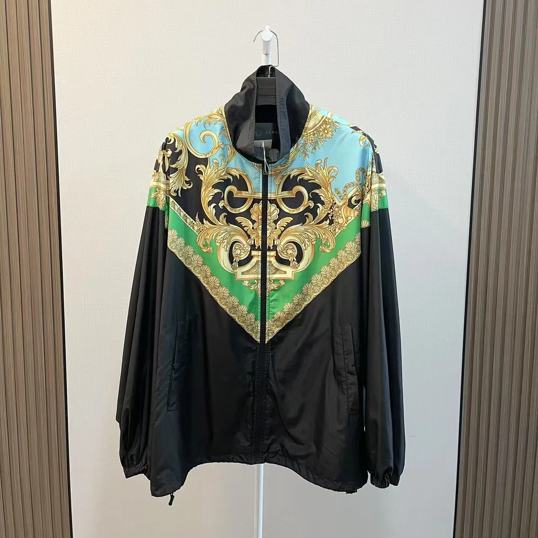 99新 VERSACE/范思哲 /拼接花卉黑色休闲宽松冲锋衣夹克外套/58码