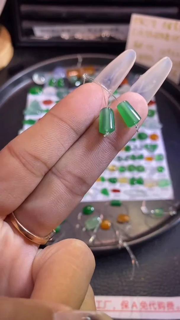 翡翠挂件未镶嵌珠子