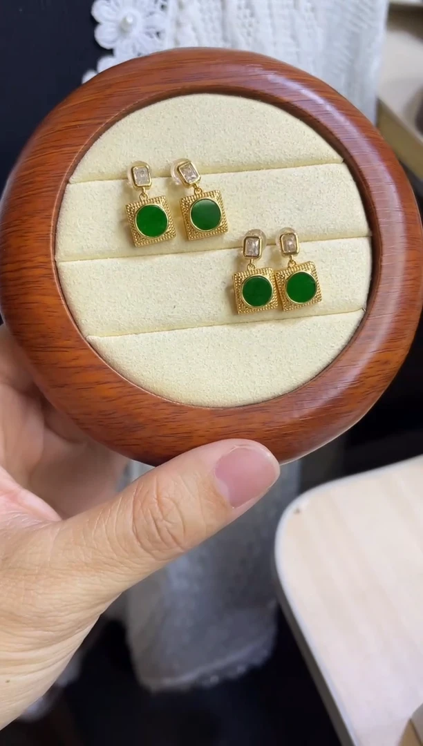 颈饰未镶嵌翡翠耳钉  多样性发货 发其一