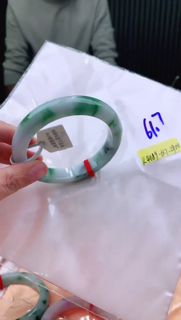 未镶嵌手镯翡翠61+