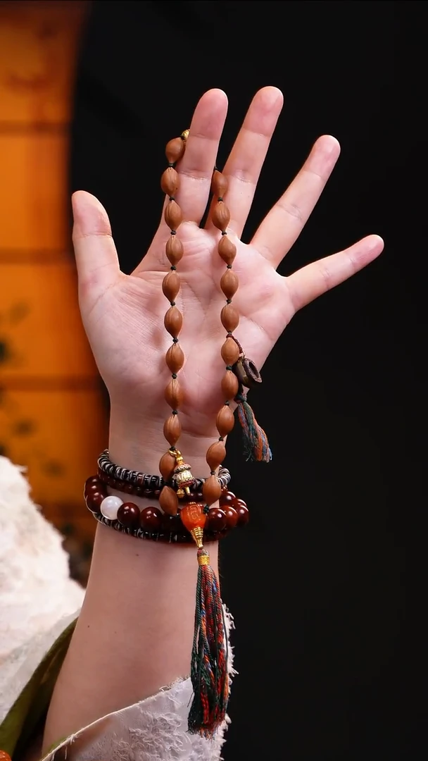 手串橄榄核s****?苏工橄榄核手持