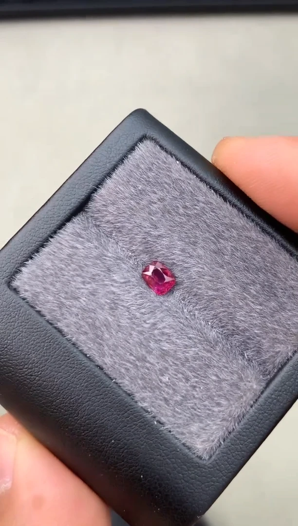 【闪购商品】定制蓝宝石裸石未镶嵌0.90ct 缅甸无烧彩色蓝宝石