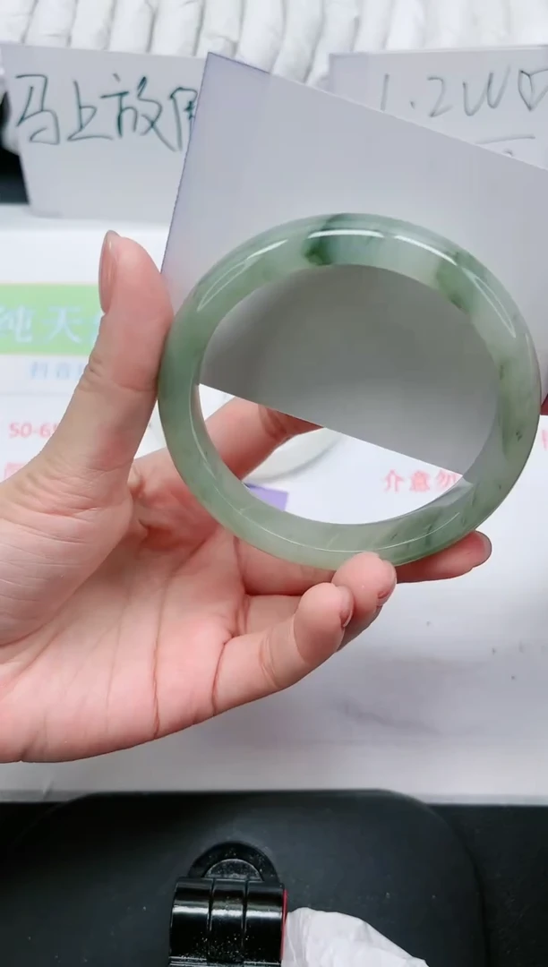 【闪购商品】石英质玉手镯未镶嵌152