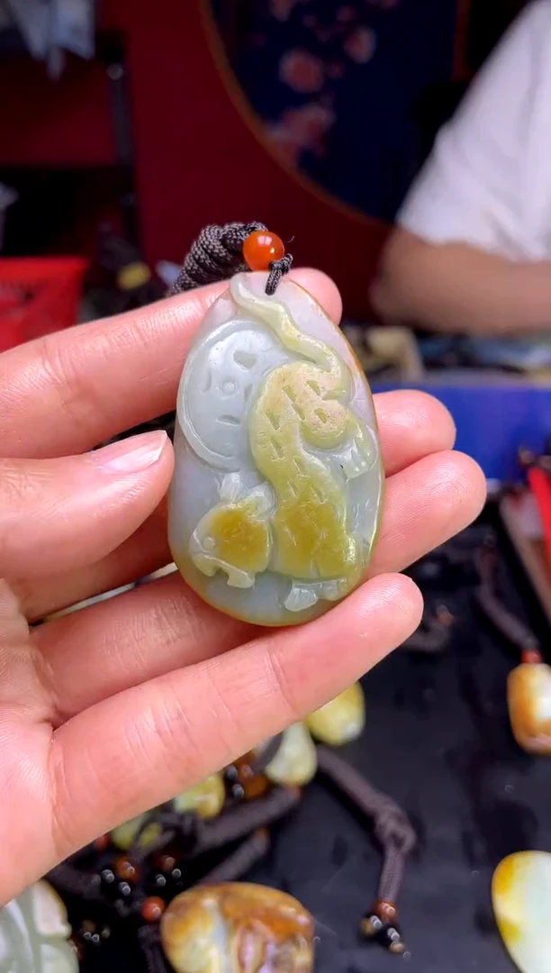 和田玉未镶嵌颈饰1