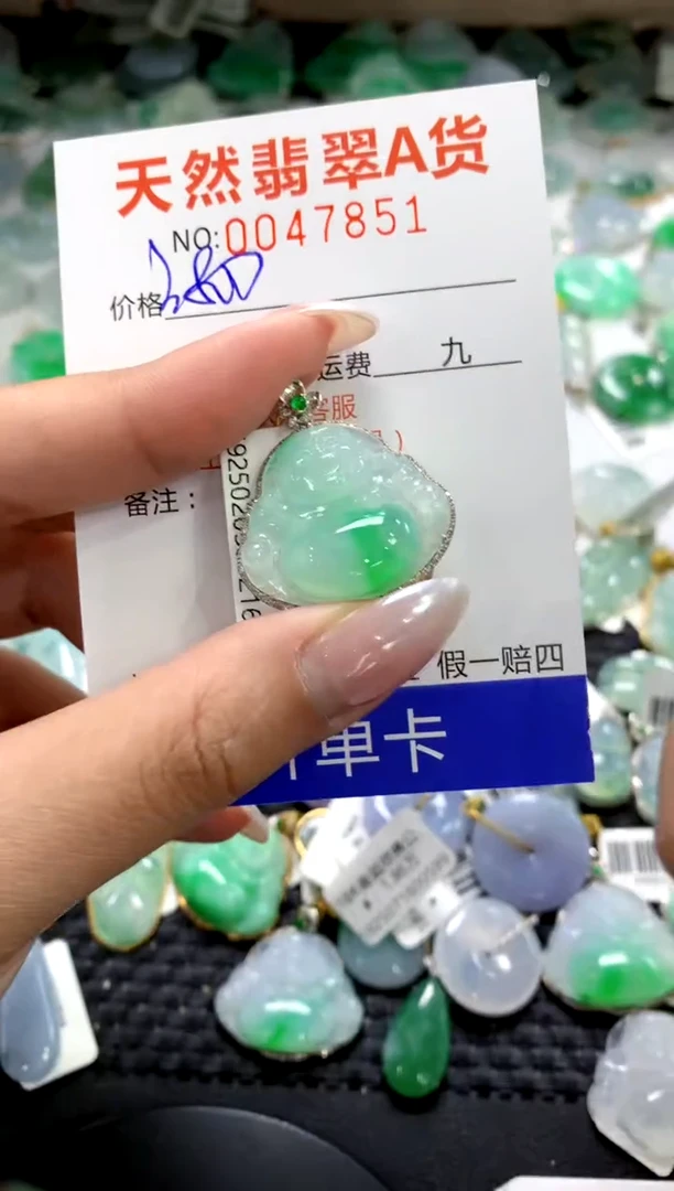 颈饰18K金镶嵌翡翠1111111111111111