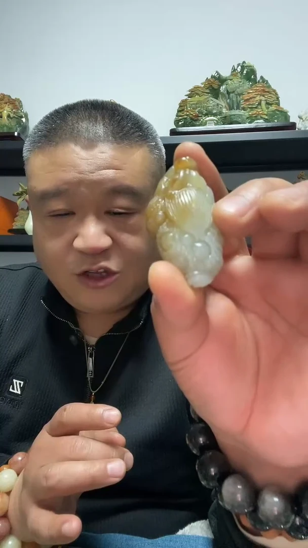 未镶嵌手把件玛瑙/玉髓金蟾雕刻吊坠
