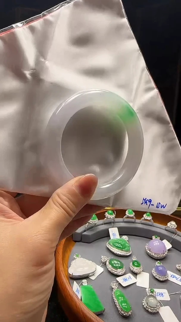 【闪购商品】翡翠手镯未镶嵌53-55圈口天然缅甸A货翡翠冰飘绿手镯
