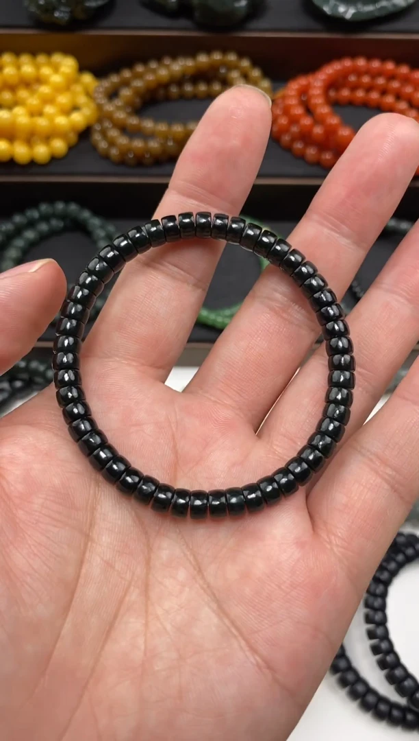 和田玉未镶嵌颈饰黑青药片手串
