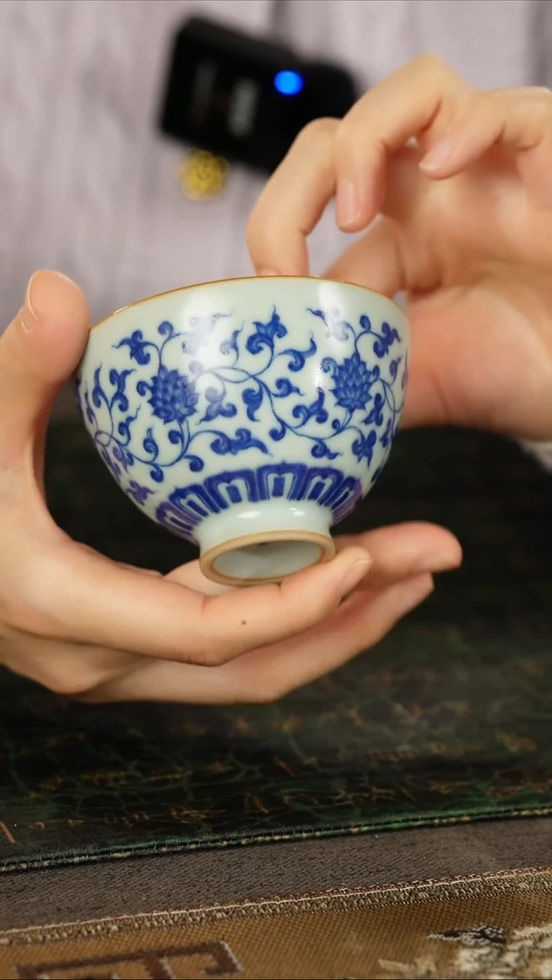 善窑厂汝窑青花缠枝莲鸡心杯