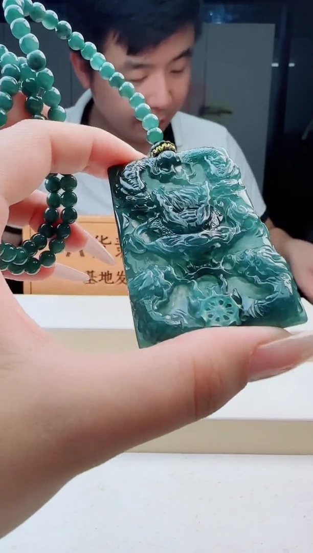 颈饰未镶嵌翡翠多样性发其中一