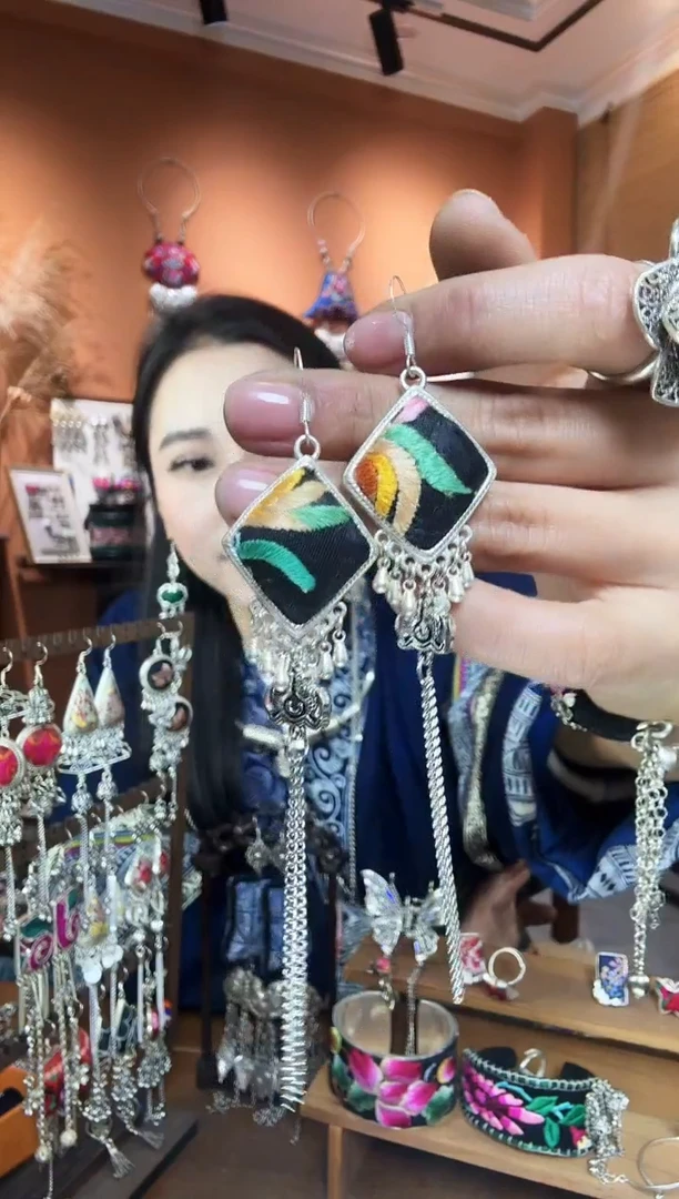 【闪购商品】刺绣纯手工民族风耳环