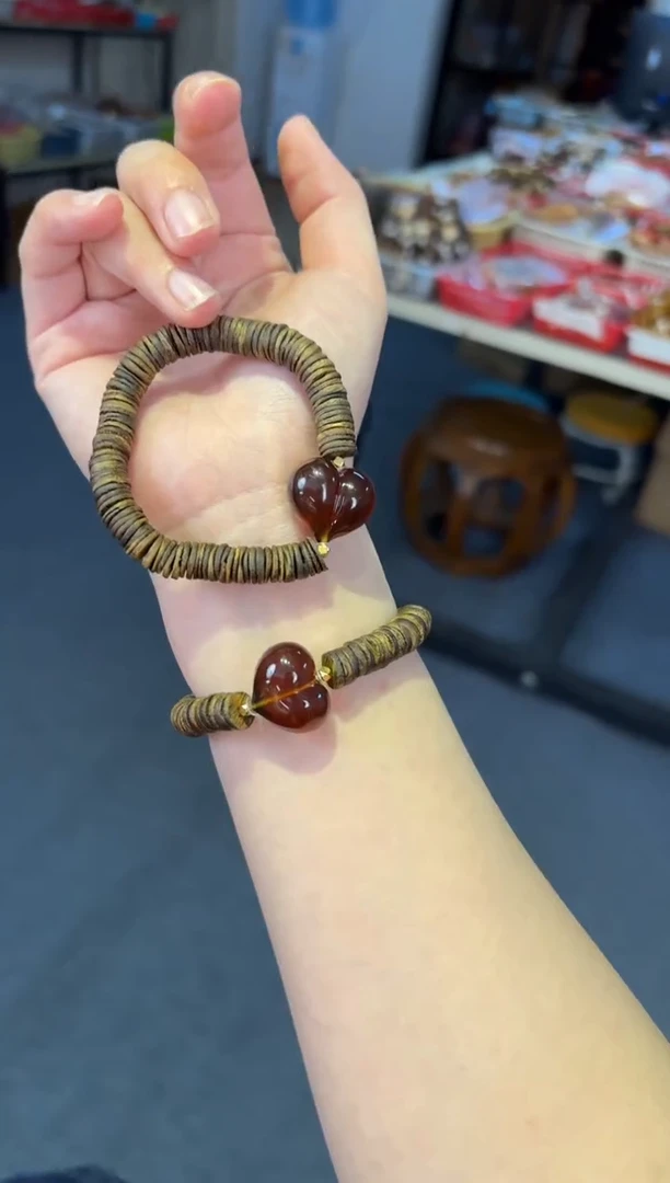 手链琥珀未镶嵌  绿奇楠沉香药片琥珀桃心多样性发其一