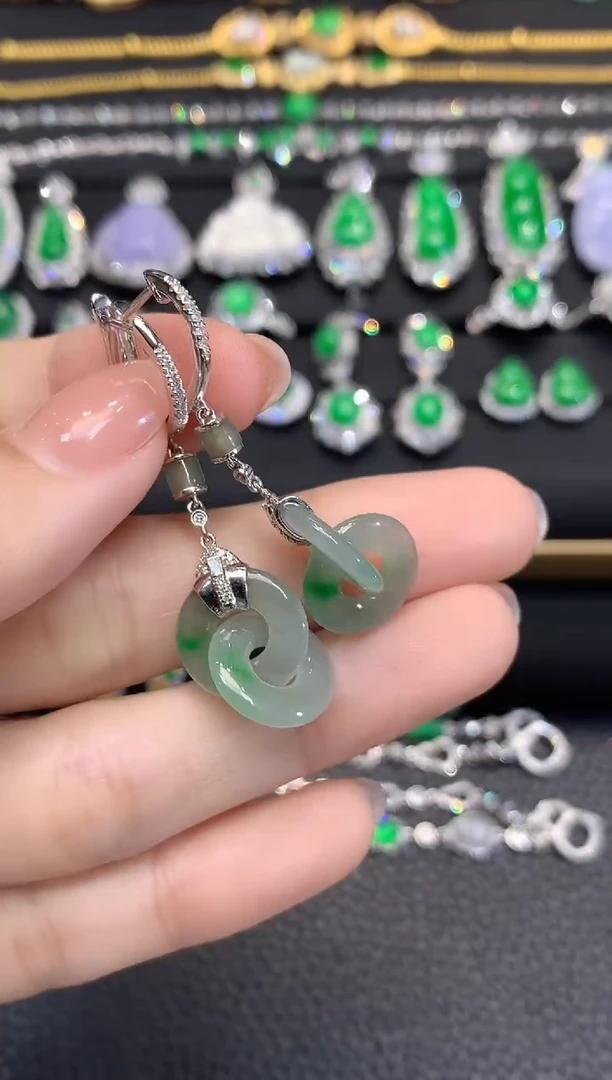 18K金镶嵌翡翠耳饰C11