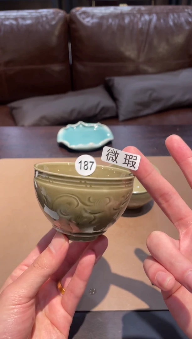 187窑承青瓷缠枝杯-微瑕