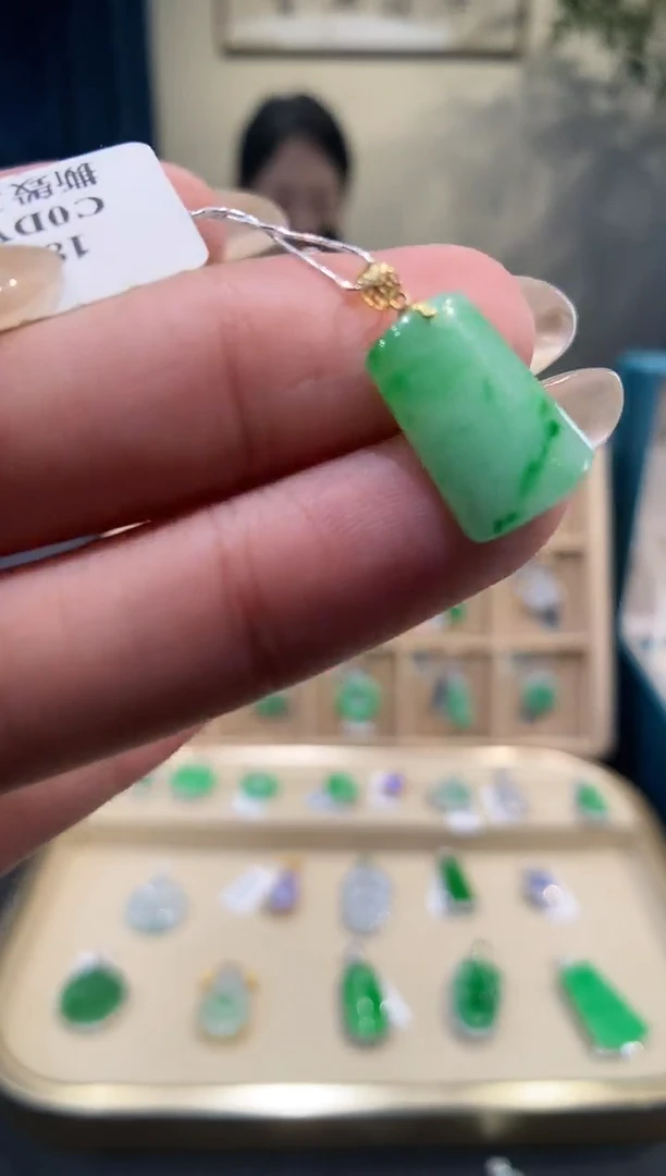 【闪购商品】翡翠吊坠(不含链)18K金镶嵌无事牌