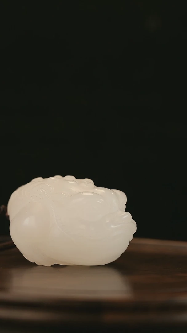 云南石荔枝白雕刻：万贯金蟾