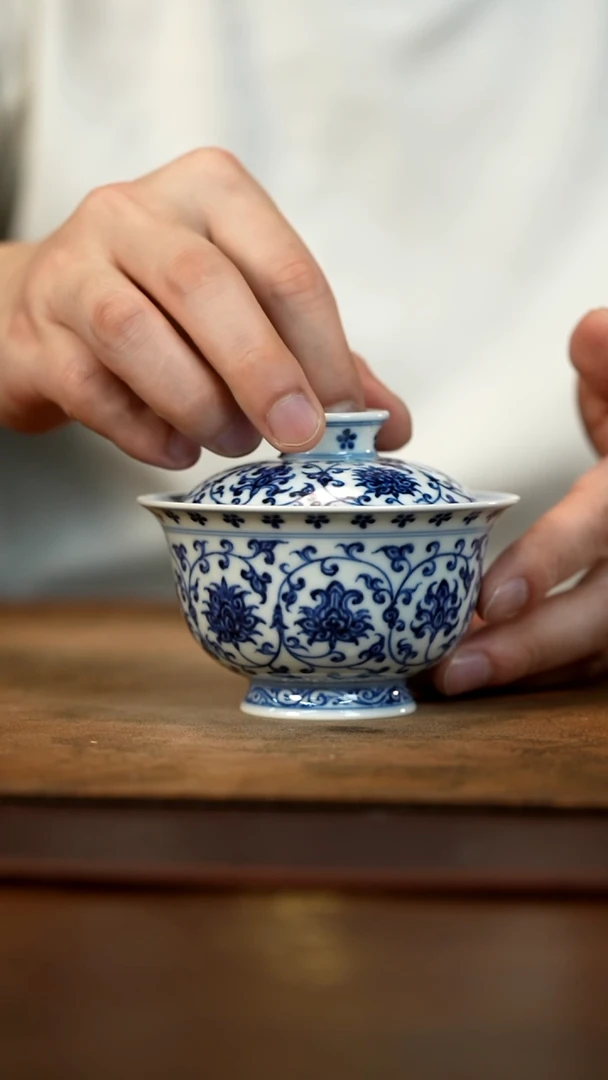 【闪购商品】微瑕青花缠枝莲两才盖碗