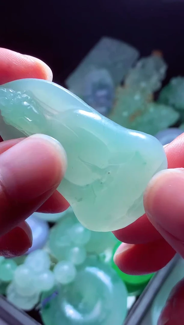 未镶嵌定制翡翠故*?翡翠毛货定制