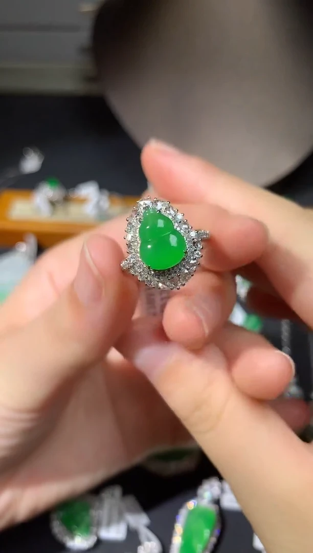 翡翠18K金镶嵌吊坠(不含链)戒指