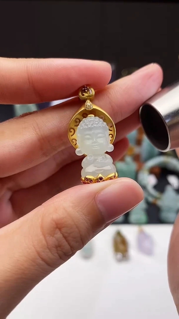 翡翠未镶嵌颈饰宝宝佛
