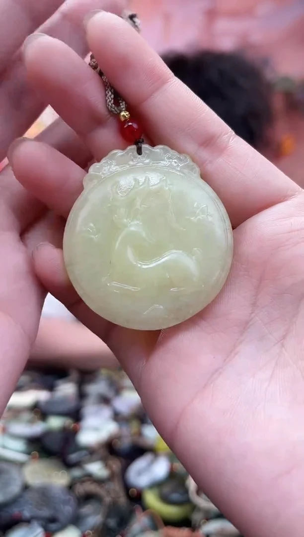 未镶嵌岫玉颈饰·