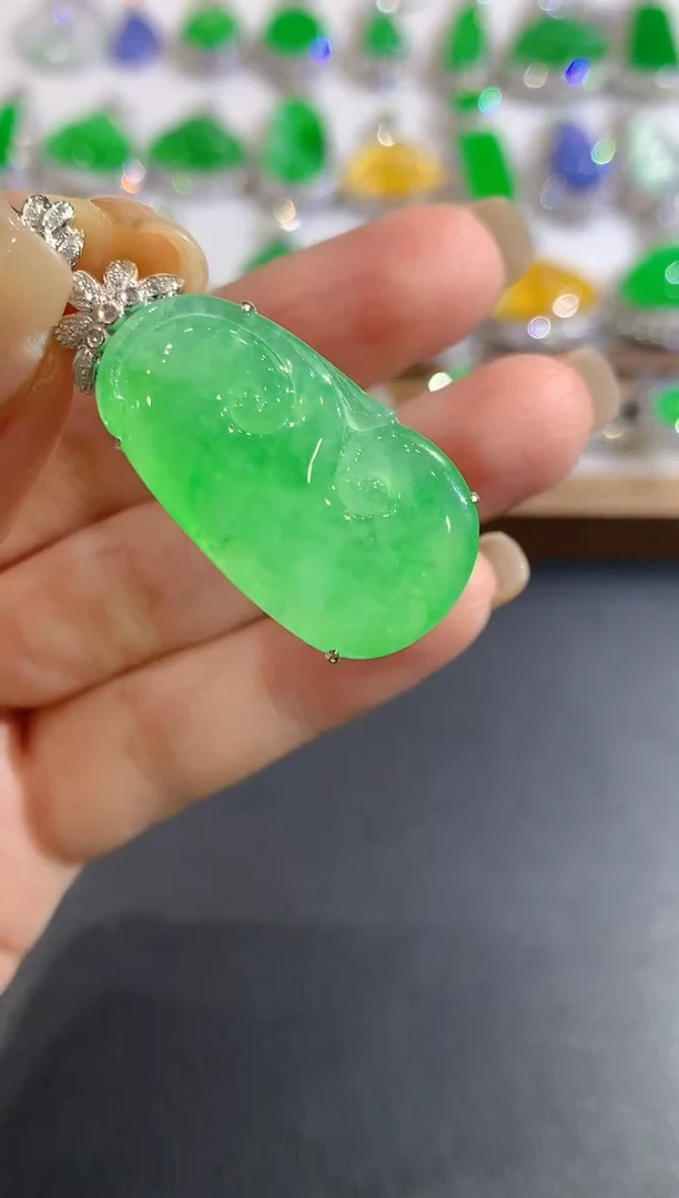 颈饰18K金镶嵌翡翠106-吊坠