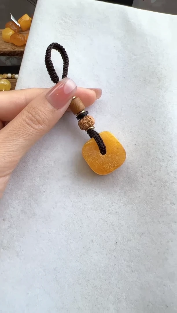 未镶嵌蜜蜡裸石10420127-钥匙扣