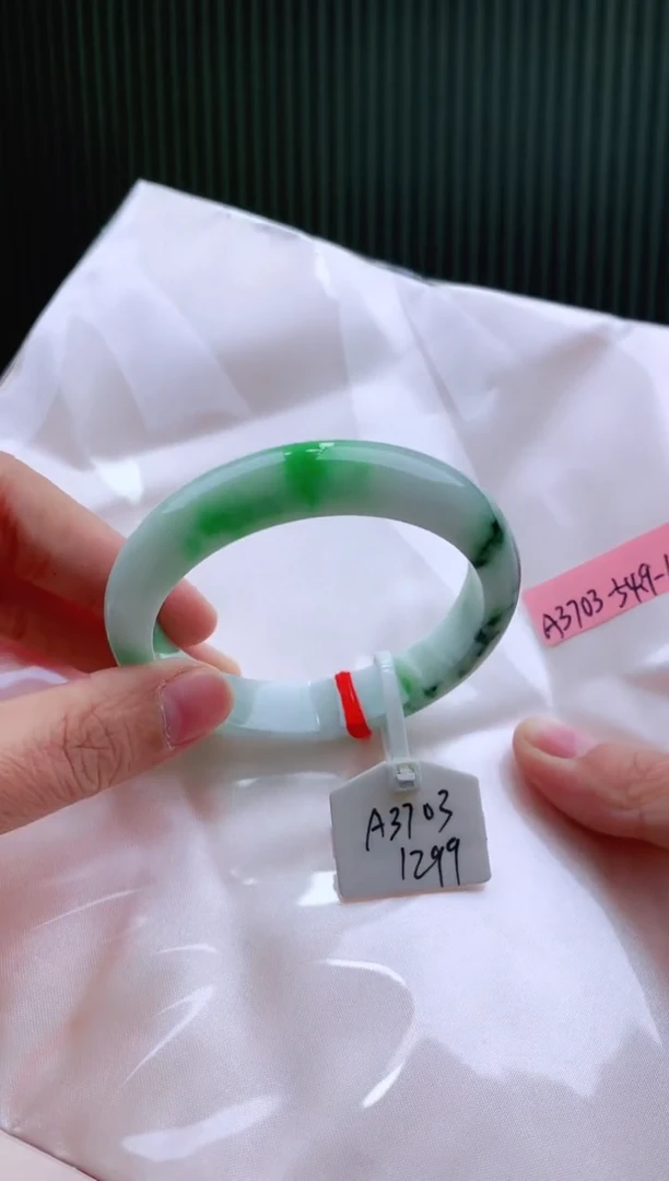 未镶嵌手镯翡翠54+