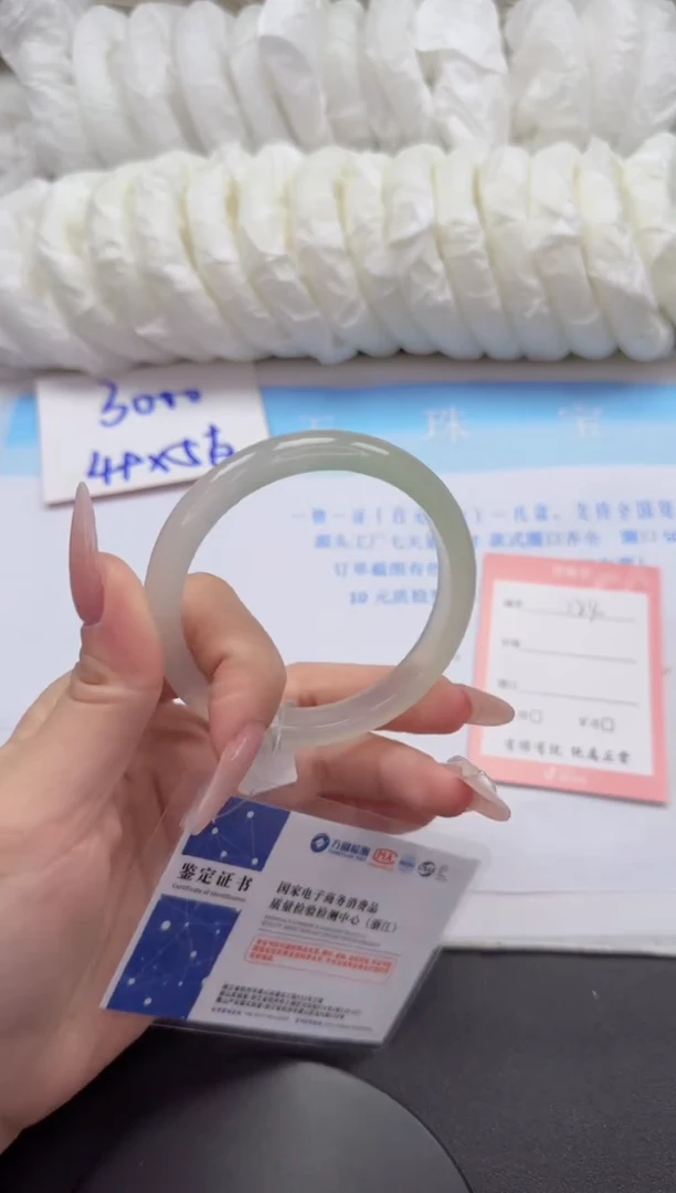 石英质玉手镯未镶嵌124-59
