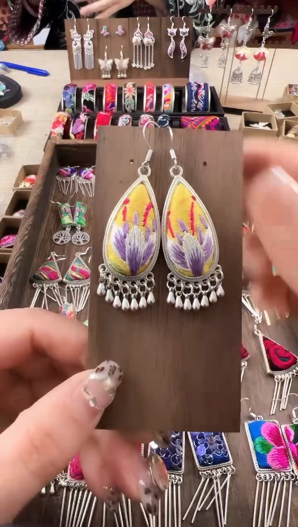 【闪购商品】织绣民族风老绣饰品384