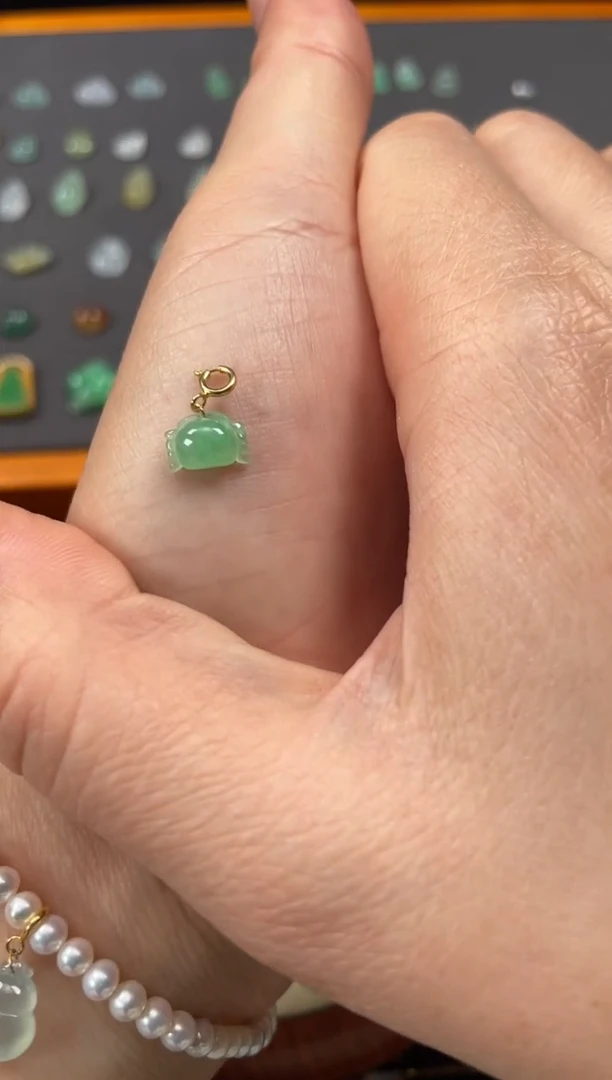 吊坠(不含链)18K金镶嵌翡翠一个JK677